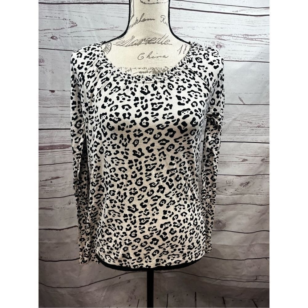 Jaclyn Smith small black and white animal‎ print long sleeve top
